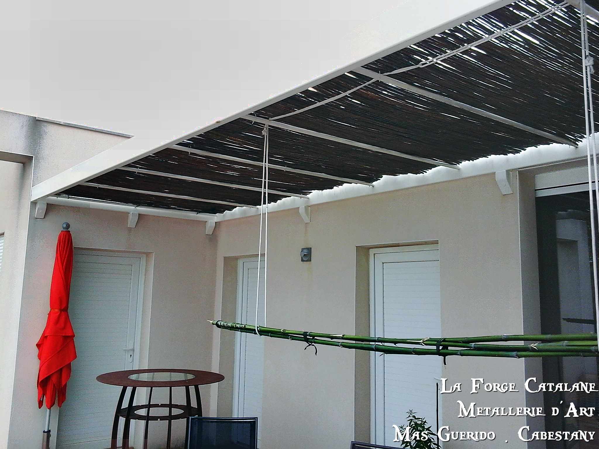 pergola montage sur corbeaux thermolaquage blanc forge catalane 3.jpg